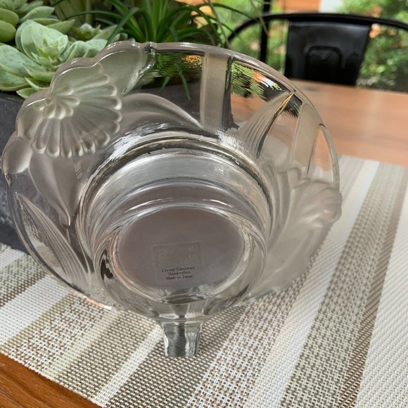 Fifth Avenue Crystal LTD Quartz Desk Clock - Picture 2 of 5